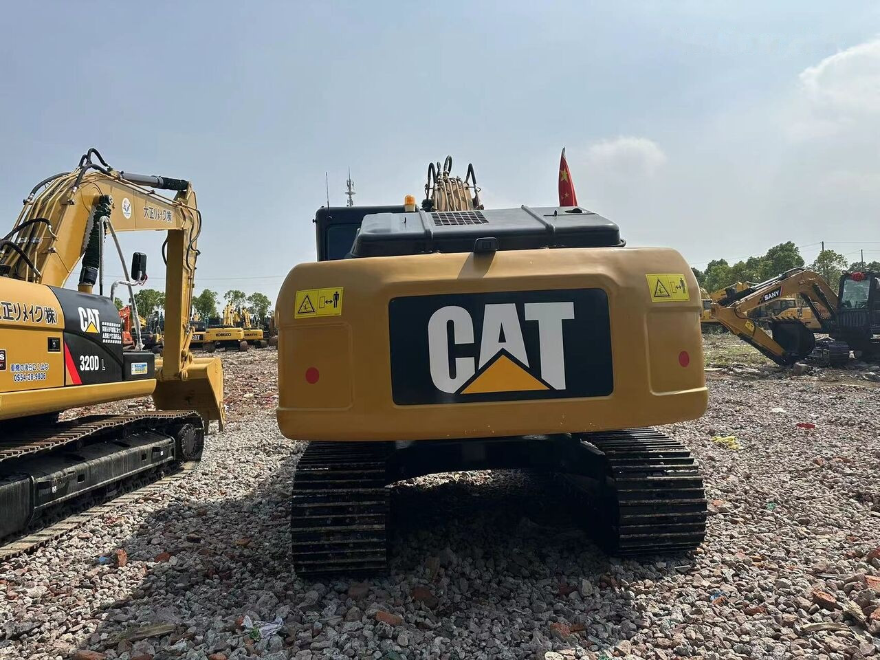 Caterpillar CAT 320D - Ekskavator perayap: gambar 5 Caterpillar CAT 320D - Ekskavator perayap: gambar 5