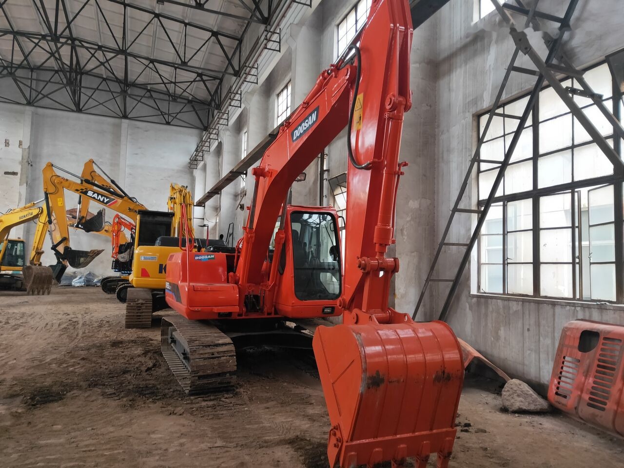 Doosan DH150LC-7 - Ekskavator perayap: gambar 4 Doosan DH150LC-7 - Ekskavator perayap: gambar 4