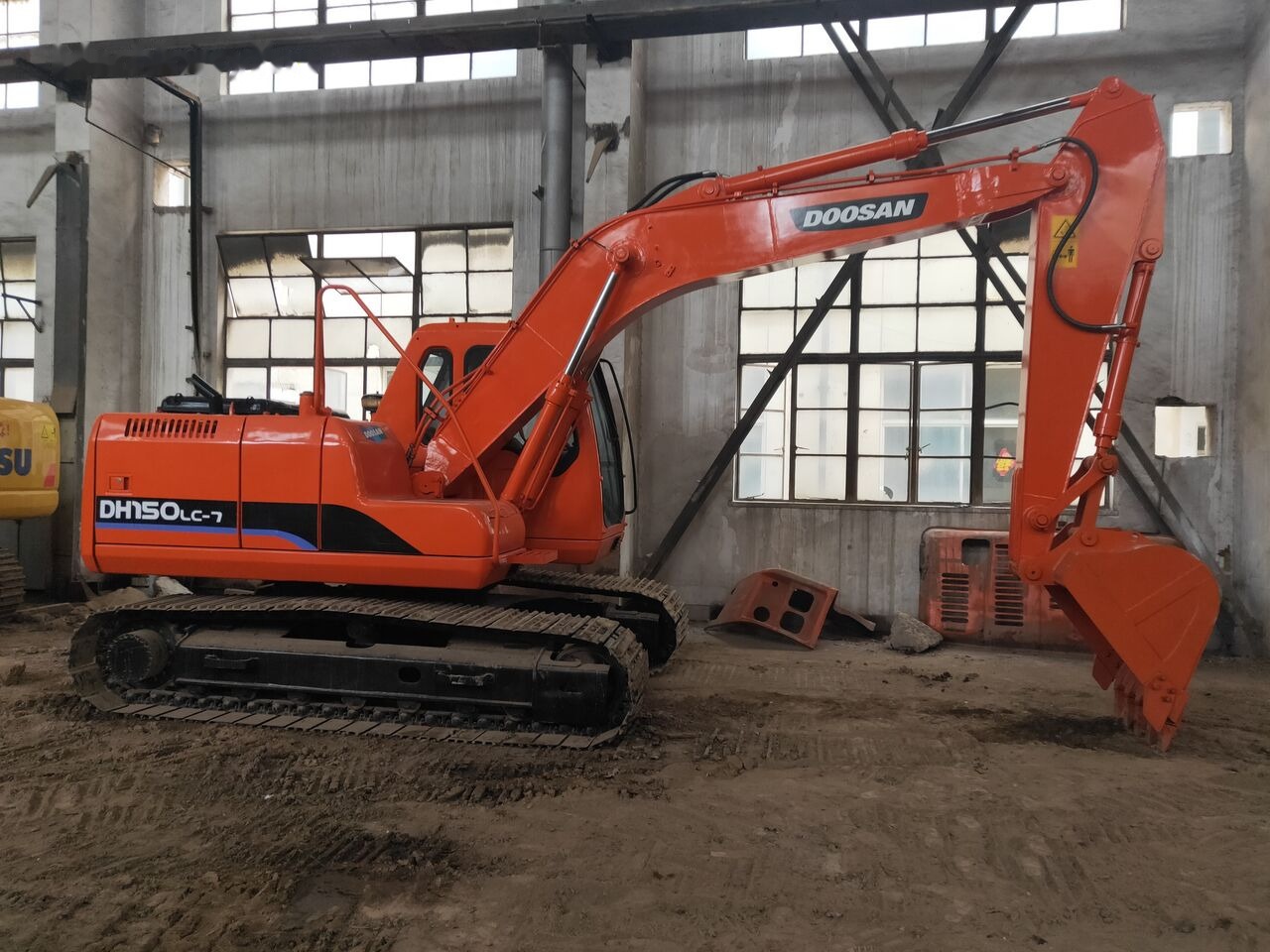 Doosan DH150LC-7 - Ekskavator perayap: gambar 1 Doosan DH150LC-7 - Ekskavator perayap: gambar 1