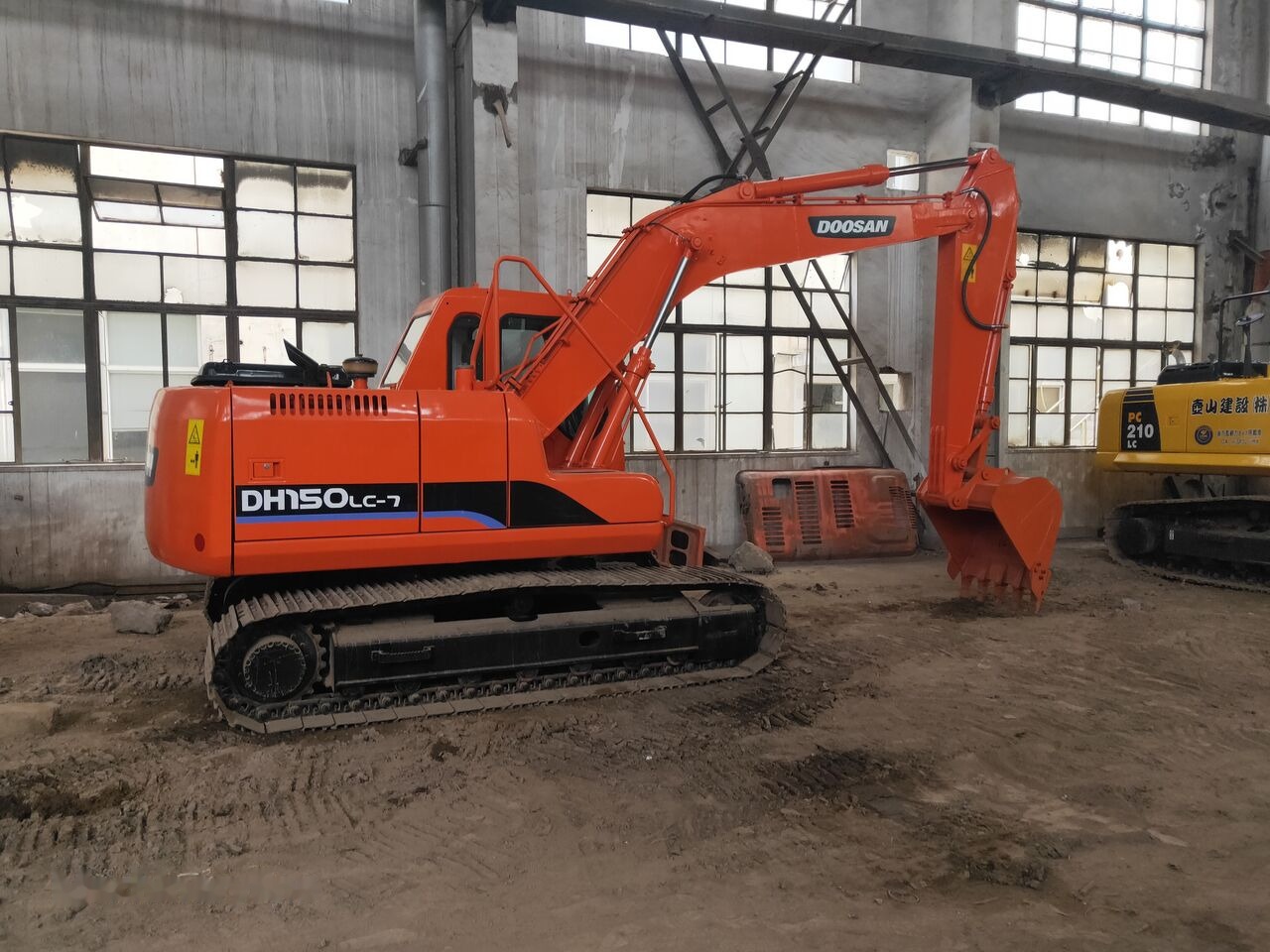 Doosan DH150LC-7 - Ekskavator perayap: gambar 2 Doosan DH150LC-7 - Ekskavator perayap: gambar 2