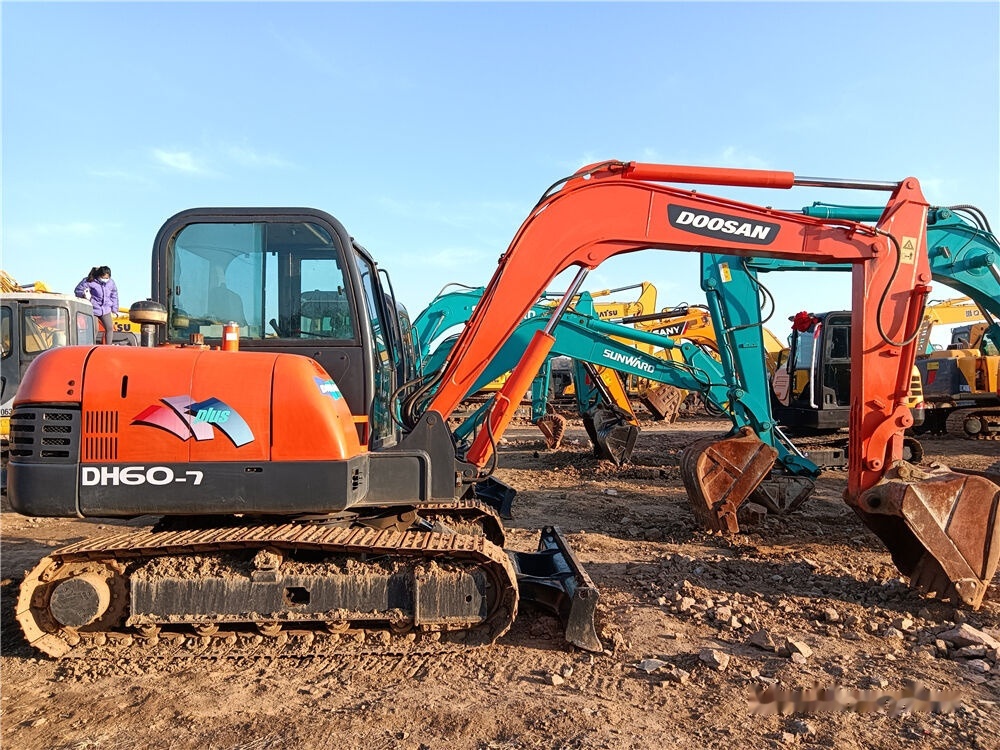 Doosan DH60-7 - Ekskavator mini: gambar 1 Doosan DH60-7 - Ekskavator mini: gambar 1
