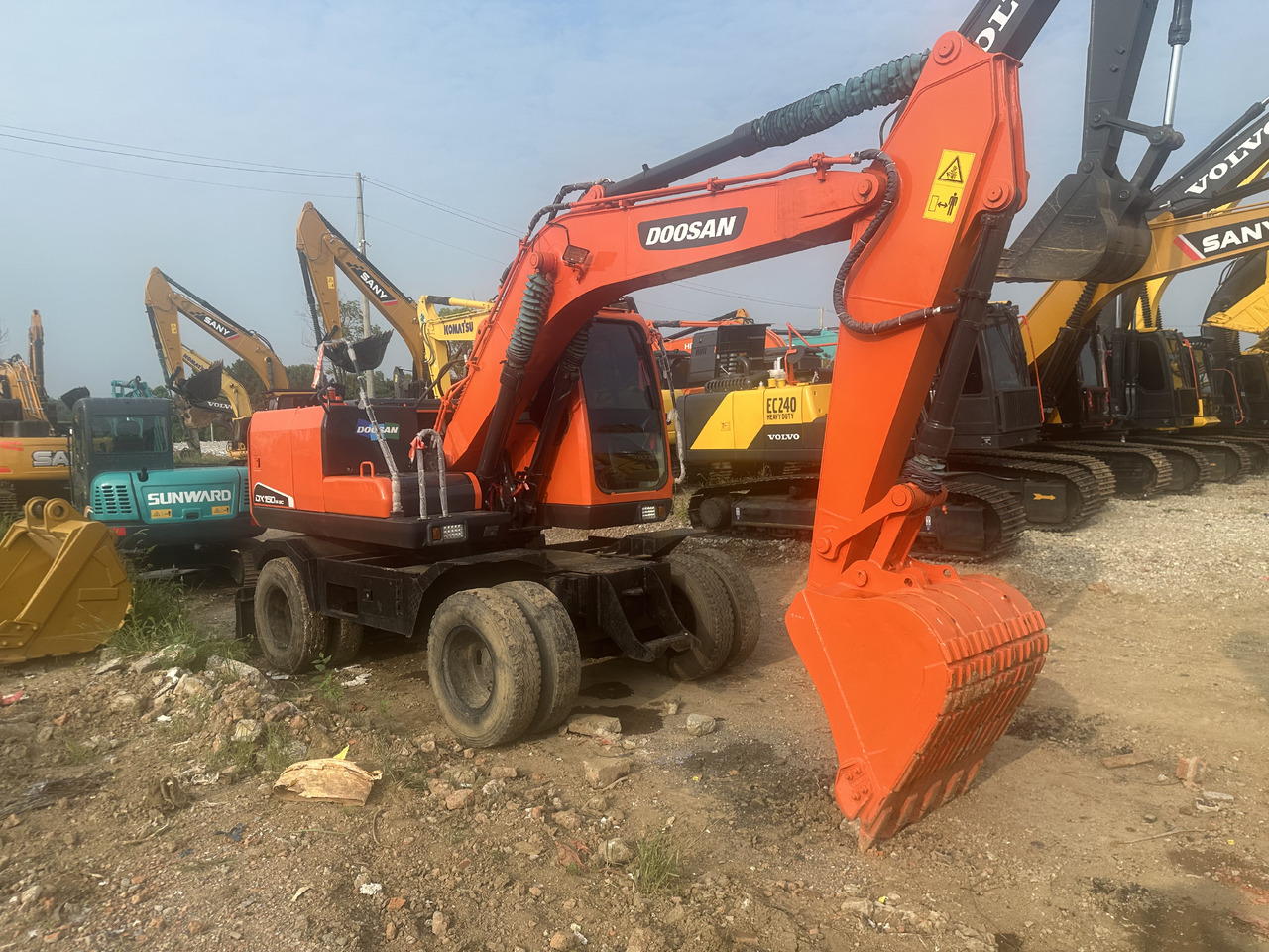 Doosan DX150W-9C - Ekskavator roda: gambar 2 Doosan DX150W-9C - Ekskavator roda: gambar 2