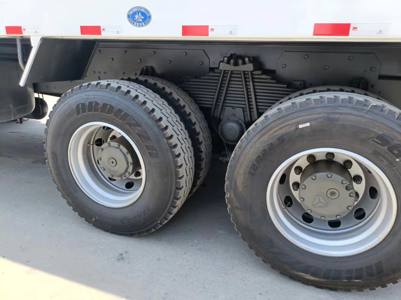 HOWO 371 6X4 - Truk jungkit: gambar 5 HOWO 371 6X4 - Truk jungkit: gambar 5