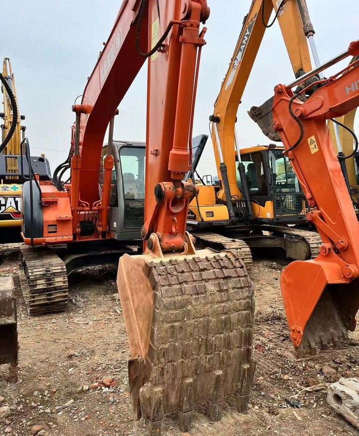 Hitachi ZX135 - Ekskavator perayap: gambar 1 Hitachi ZX135 - Ekskavator perayap: gambar 1