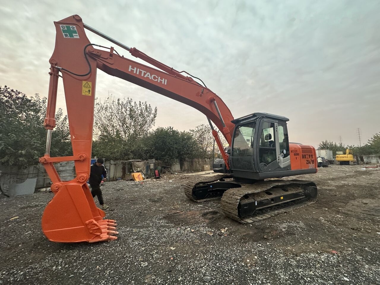Ekskavator perayap Hitachi ZX200-3: gambar 6