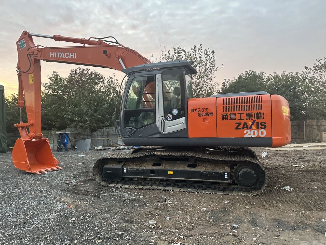 Hitachi ZX200-3 - Ekskavator perayap: gambar 4 Hitachi ZX200-3 - Ekskavator perayap: gambar 4