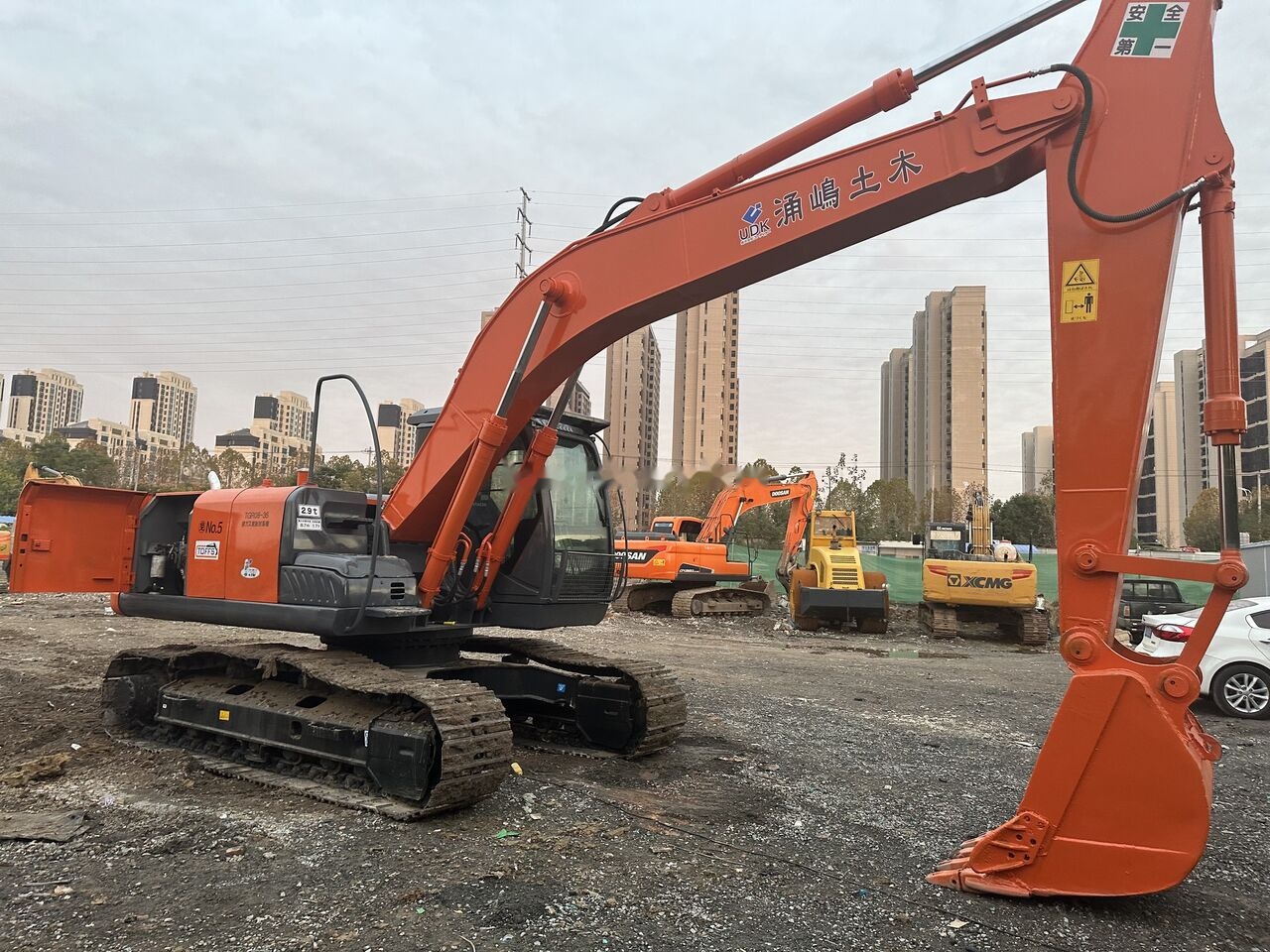 Hitachi ZX200-3 - Ekskavator perayap: gambar 2 Hitachi ZX200-3 - Ekskavator perayap: gambar 2