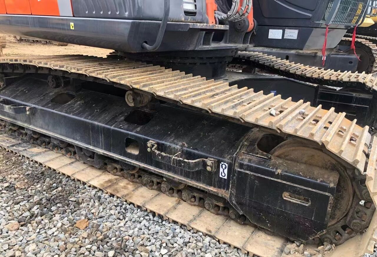 Hitachi ZX200-3 - Ekskavator perayap: gambar 4 Hitachi ZX200-3 - Ekskavator perayap: gambar 4