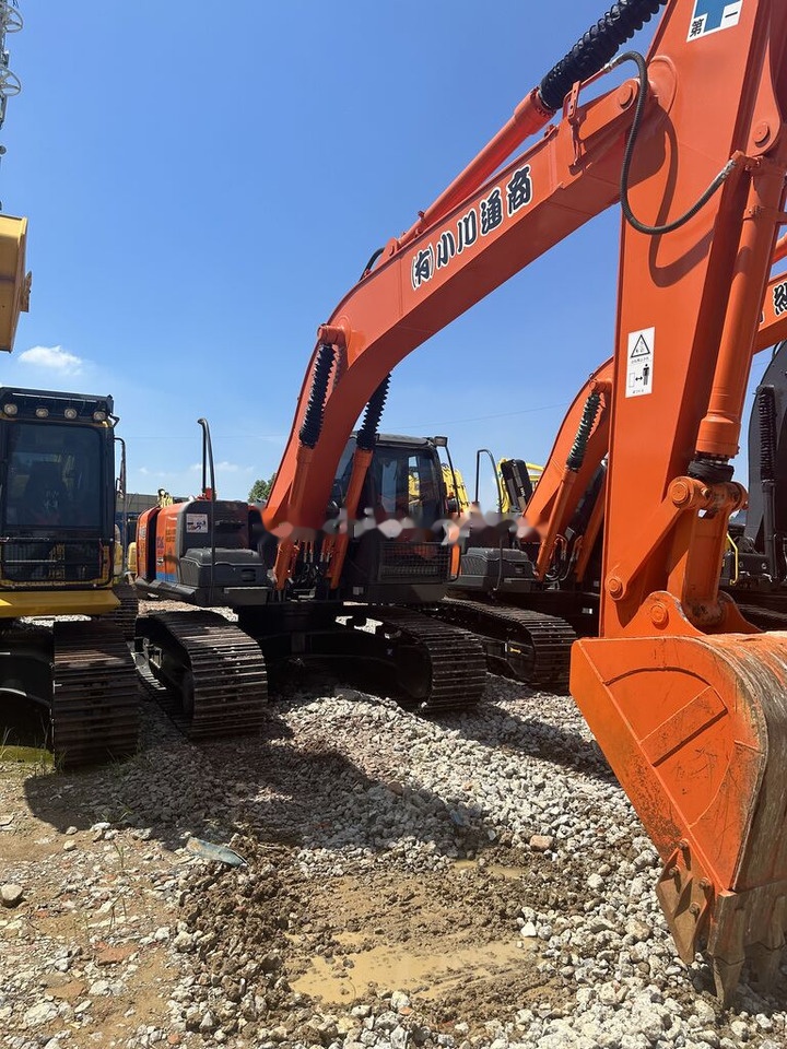 Ekskavator perayap Hitachi ZX200: gambar 10 Ekskavator perayap Hitachi ZX200: gambar 10