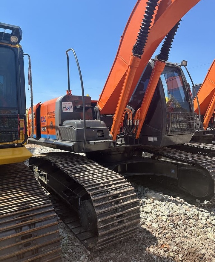 Hitachi ZX200 - Ekskavator perayap: gambar 4 Hitachi ZX200 - Ekskavator perayap: gambar 4