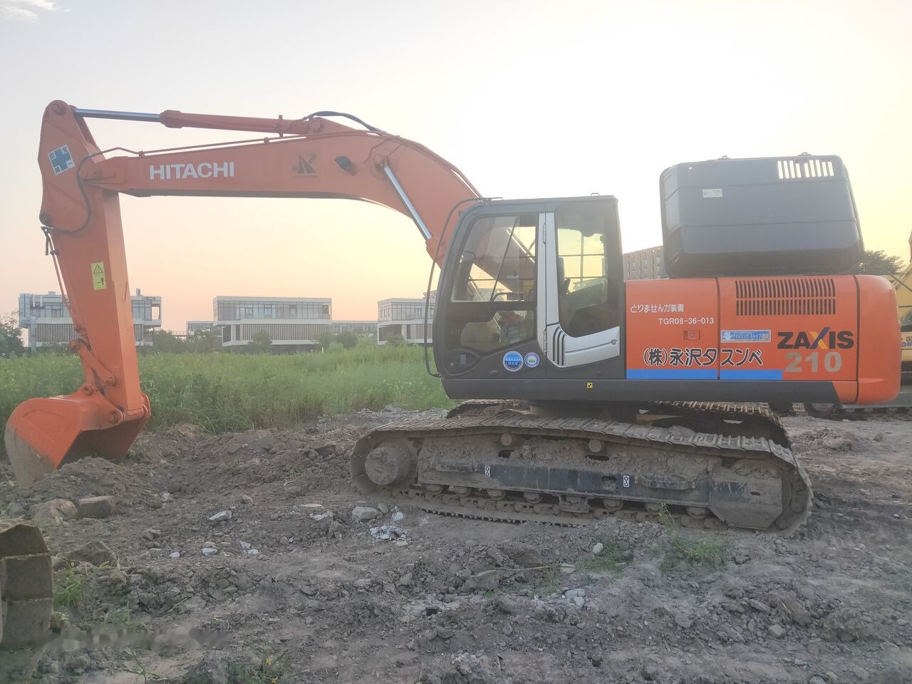 Hitachi ZX210 - Ekskavator perayap: gambar 5 Hitachi ZX210 - Ekskavator perayap: gambar 5