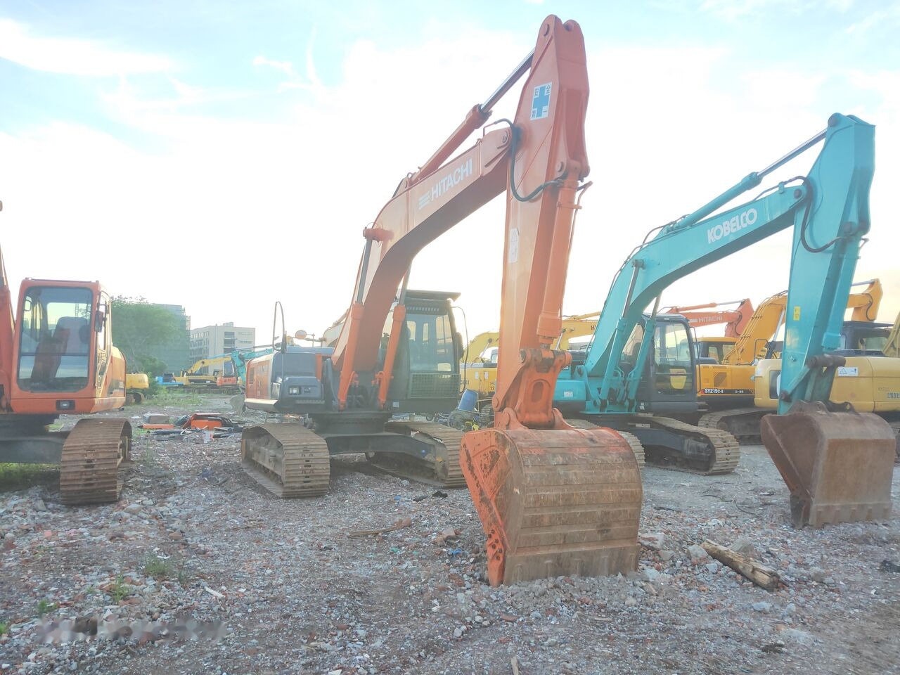 Hitachi ZX210 - Ekskavator perayap: gambar 4 Hitachi ZX210 - Ekskavator perayap: gambar 4