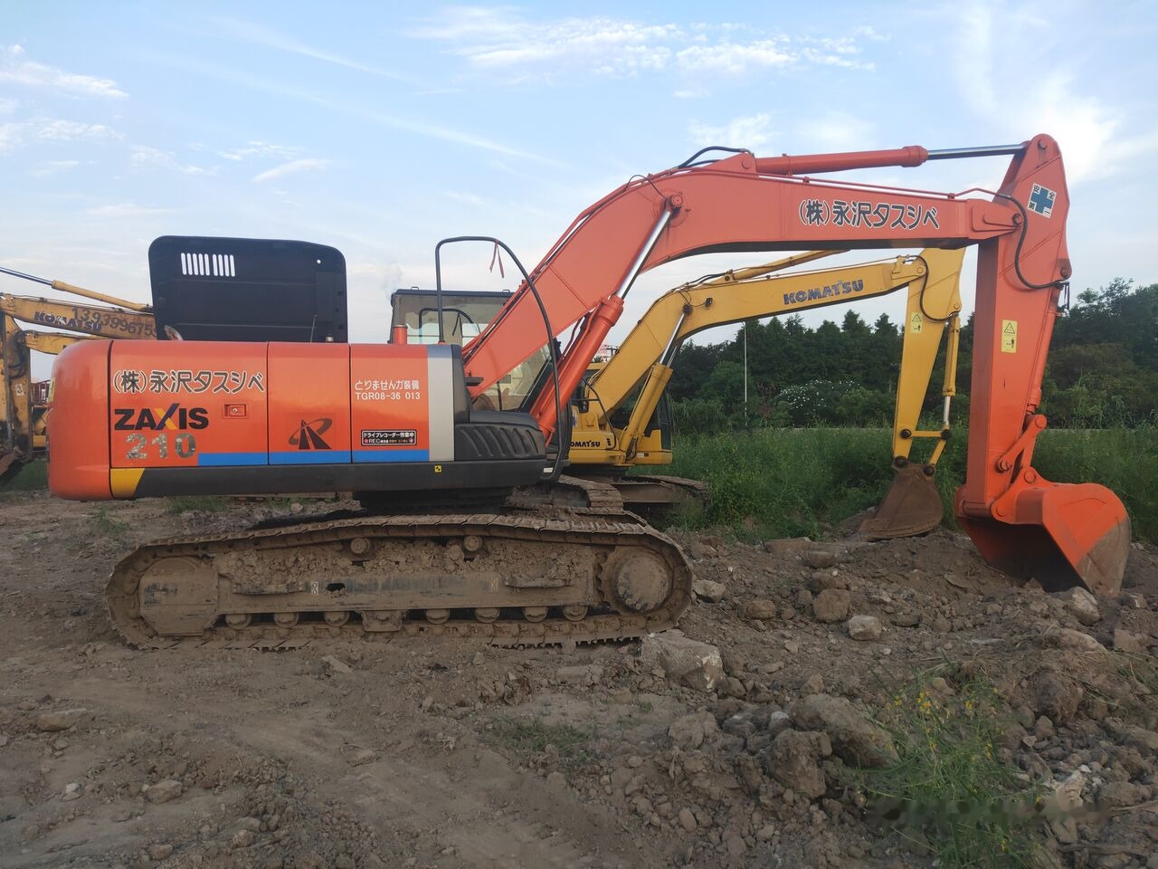 Hitachi ZX210 - Ekskavator perayap: gambar 1 Hitachi ZX210 - Ekskavator perayap: gambar 1