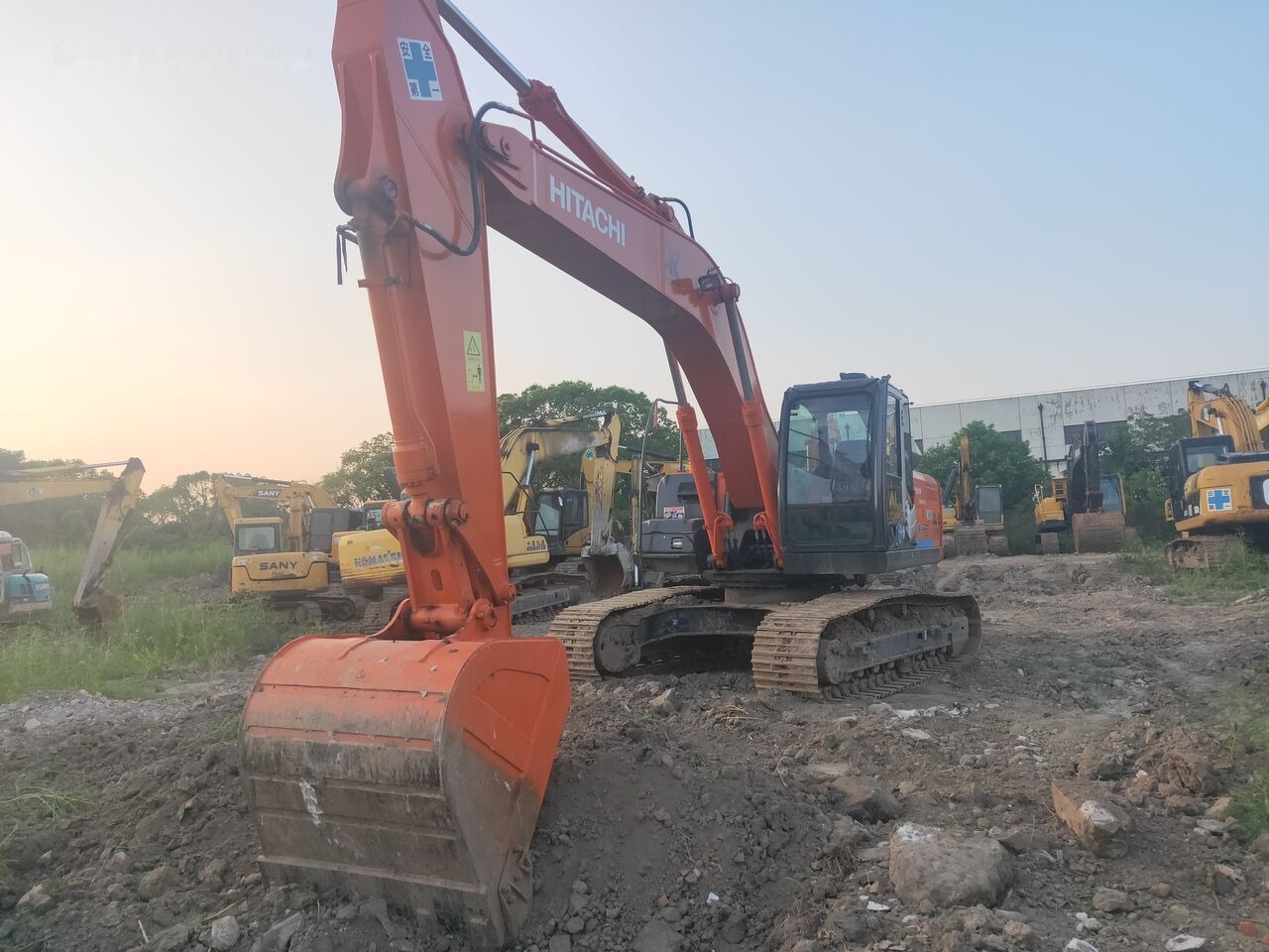 Hitachi ZX210 - Ekskavator perayap: gambar 2 Hitachi ZX210 - Ekskavator perayap: gambar 2
