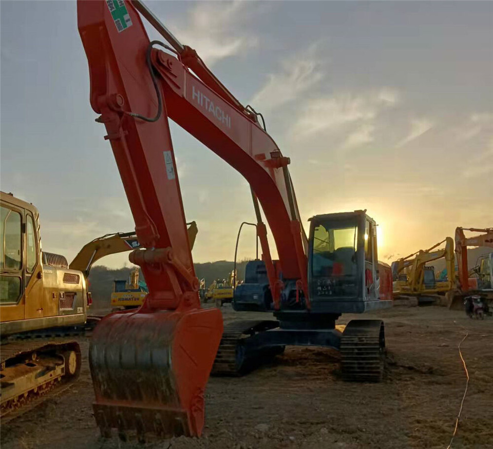 Hitachi ZX210 - Ekskavator perayap: gambar 1 Hitachi ZX210 - Ekskavator perayap: gambar 1