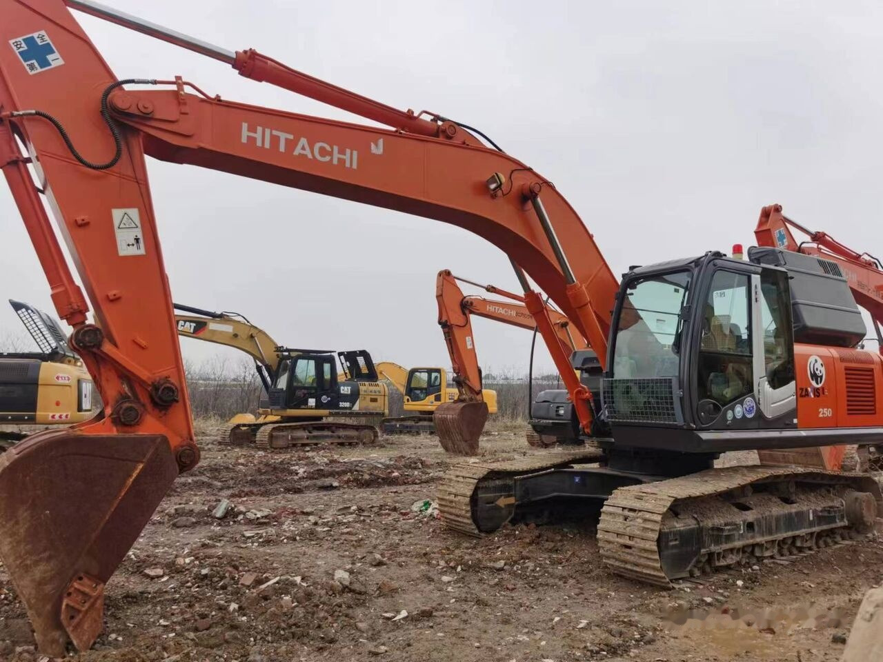 Hitachi ZX250 - Ekskavator perayap: gambar 2 Hitachi ZX250 - Ekskavator perayap: gambar 2