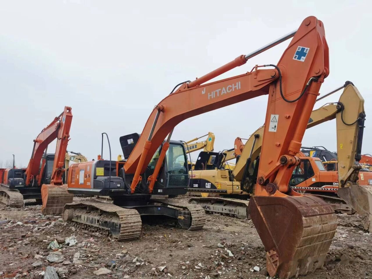 Hitachi ZX250 - Ekskavator perayap: gambar 1 Hitachi ZX250 - Ekskavator perayap: gambar 1