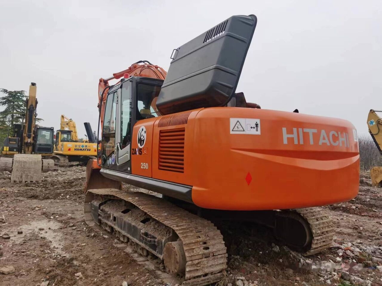 Hitachi ZX250 - Ekskavator perayap: gambar 5 Hitachi ZX250 - Ekskavator perayap: gambar 5