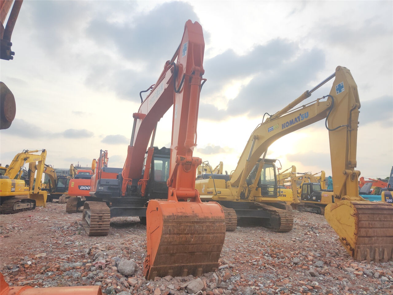 Ekskavator perayap Hitachi ZX350H-3G: gambar 10 Ekskavator perayap Hitachi ZX350H-3G: gambar 10