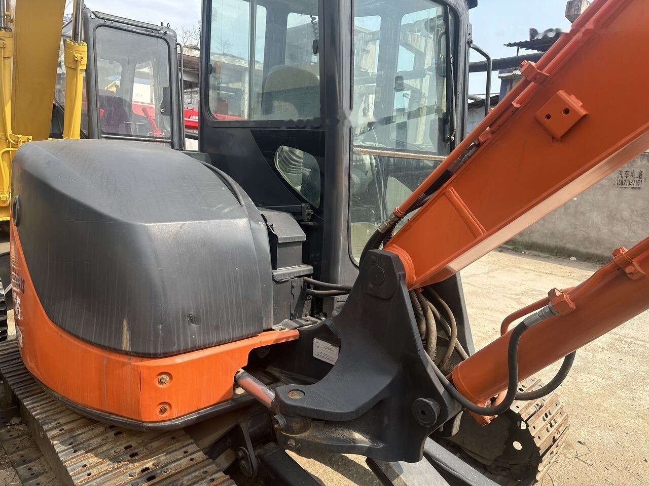 Hitachi ZX65 - Ekskavator mini: gambar 4 Hitachi ZX65 - Ekskavator mini: gambar 4