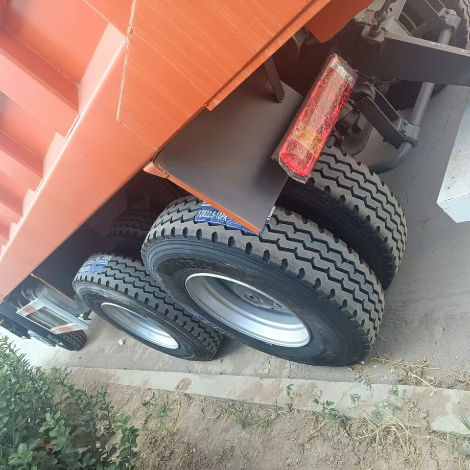 Howo 371 6*4 new tires - Truk jungkit: gambar 4 Howo 371 6*4 new tires - Truk jungkit: gambar 4