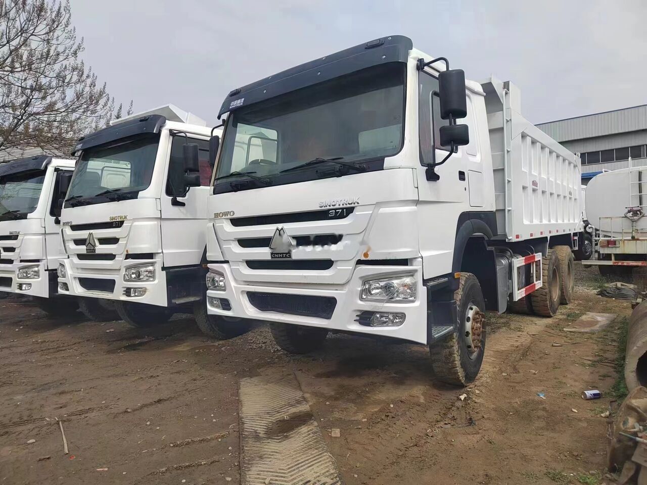Howo 371 6x4 - Truk jungkit: gambar 2 Howo 371 6x4 - Truk jungkit: gambar 2