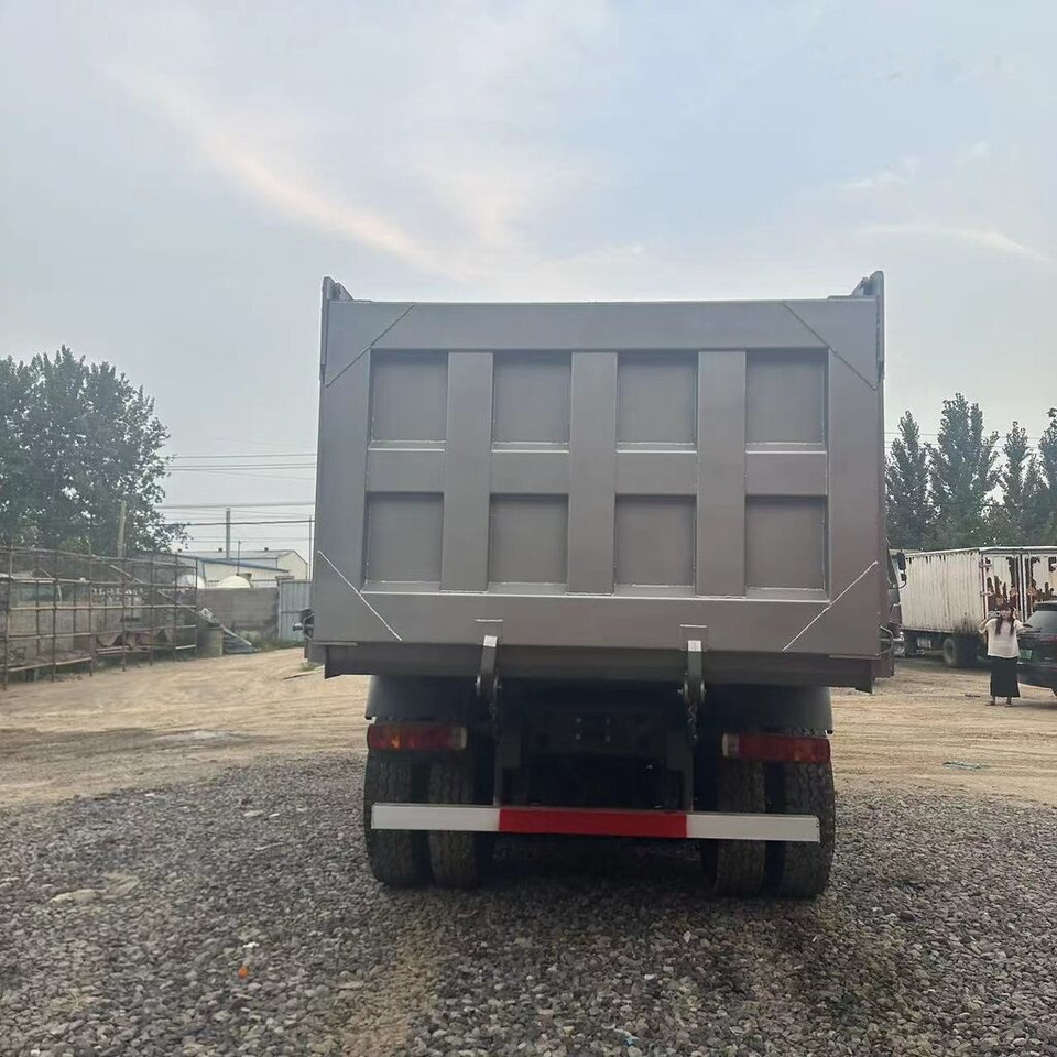 Truk jungkit Howo 371: gambar 7