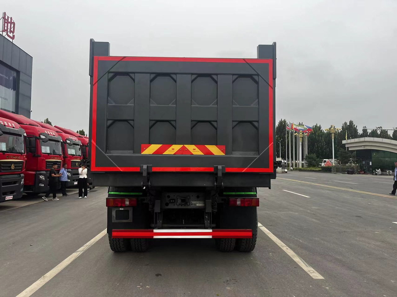 Howo G7W 6X4 Dump Truck - Truk jungkit: gambar 5 Howo G7W 6X4 Dump Truck - Truk jungkit: gambar 5