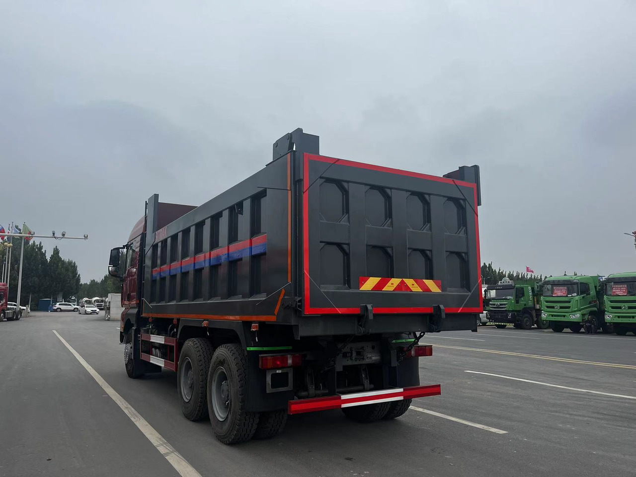 Howo G7W 6X4 Dump Truck - Truk jungkit: gambar 2 Howo G7W 6X4 Dump Truck - Truk jungkit: gambar 2