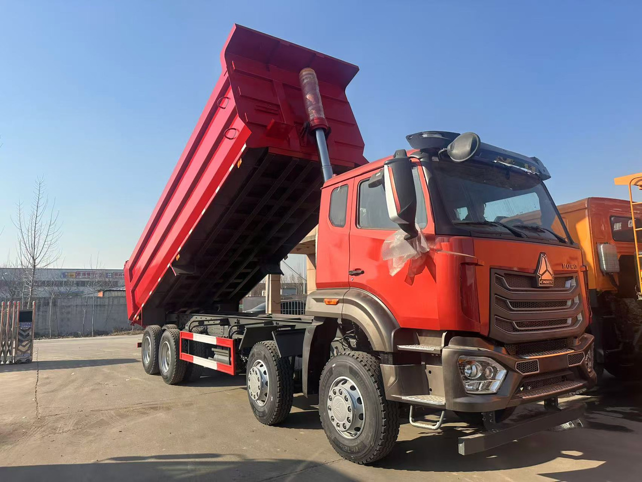 Howo HAOHAN DUMP TRUCK 8X4 - Truk jungkit: gambar 2 Howo HAOHAN DUMP TRUCK 8X4 - Truk jungkit: gambar 2