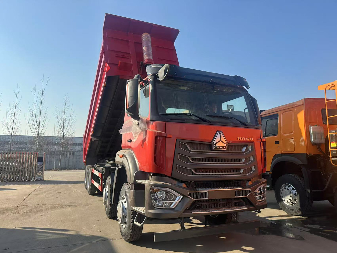 Howo HAOHAN DUMP TRUCK 8X4 - Truk jungkit: gambar 1 Howo HAOHAN DUMP TRUCK 8X4 - Truk jungkit: gambar 1