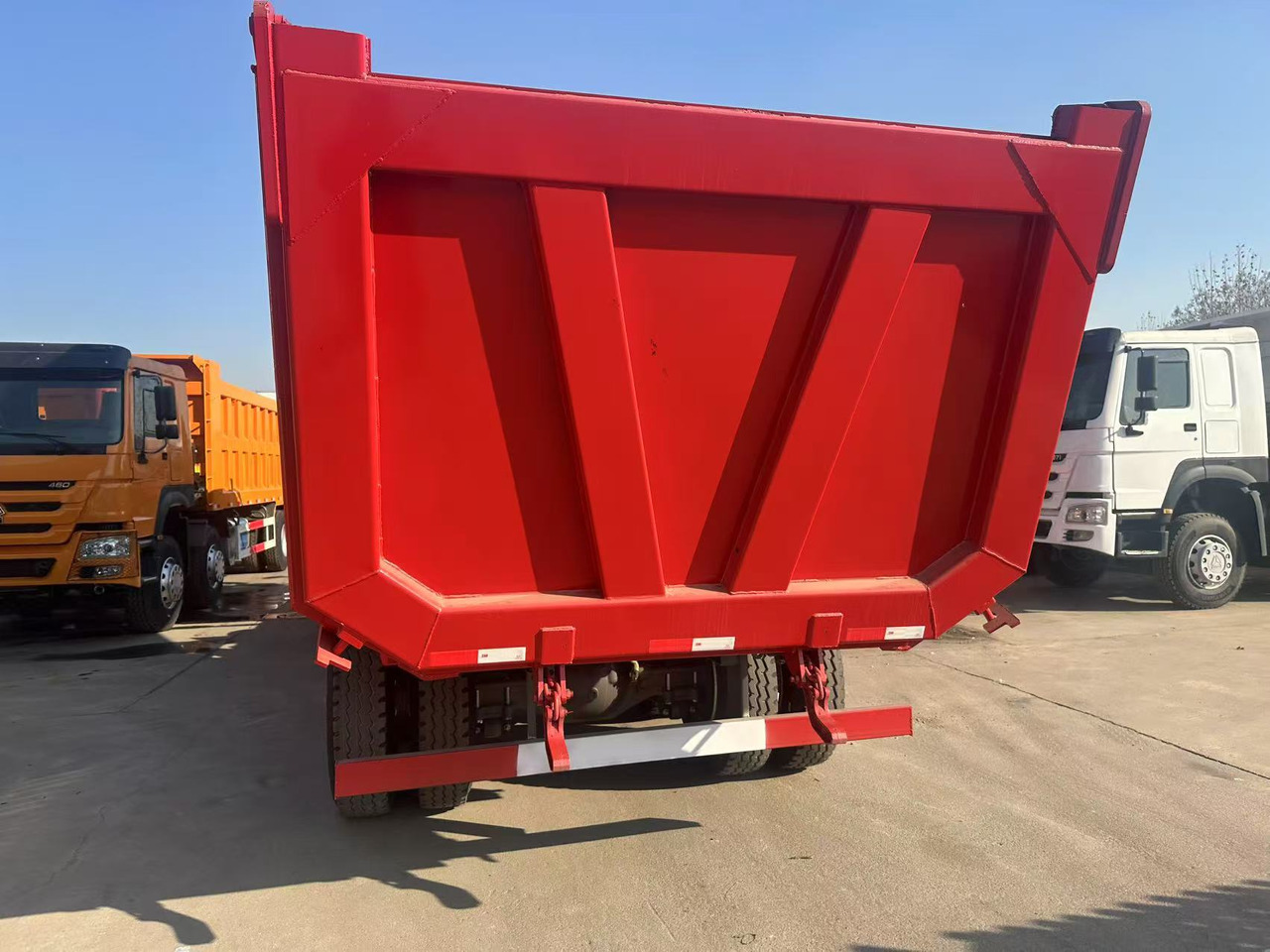 Howo HAOHAN DUMP TRUCK 8X4 - Truk jungkit: gambar 3 Howo HAOHAN DUMP TRUCK 8X4 - Truk jungkit: gambar 3