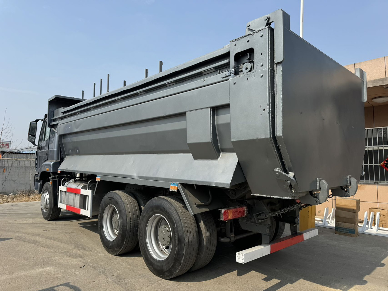 Howo HAOHAN DUMP TRUCK - Truk jungkit: gambar 4 Howo HAOHAN DUMP TRUCK - Truk jungkit: gambar 4