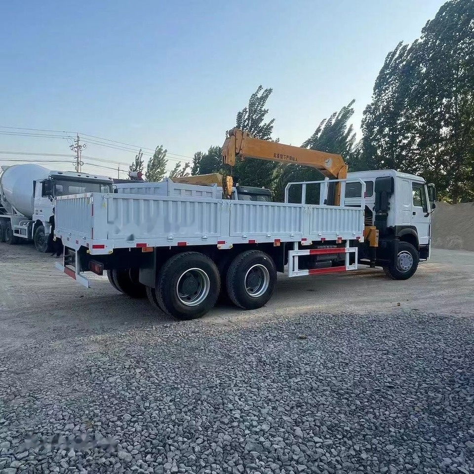 Howo crane 371 6tons - Truk jungkit, Truk derek: gambar 1 Howo crane 371 6tons - Truk jungkit, Truk derek: gambar 1
