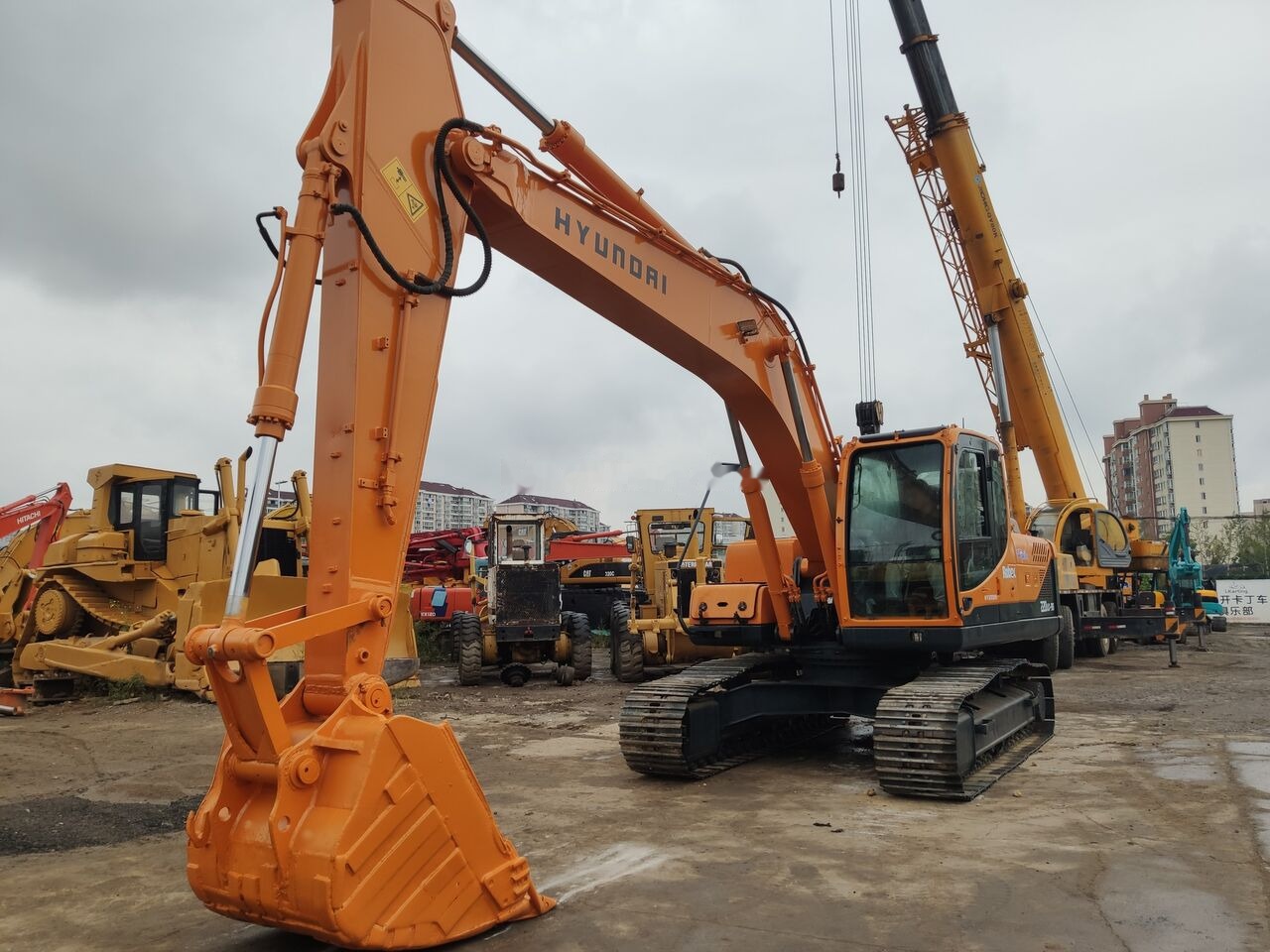 Hyundai R220LC-9s - Ekskavator perayap: gambar 4 Hyundai R220LC-9s - Ekskavator perayap: gambar 4