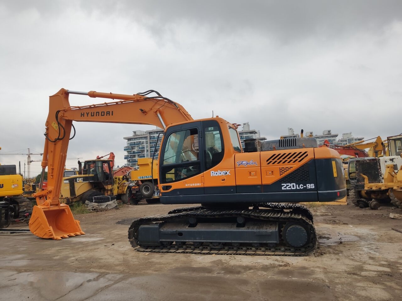 Hyundai R220LC-9s - Ekskavator perayap: gambar 5 Hyundai R220LC-9s - Ekskavator perayap: gambar 5