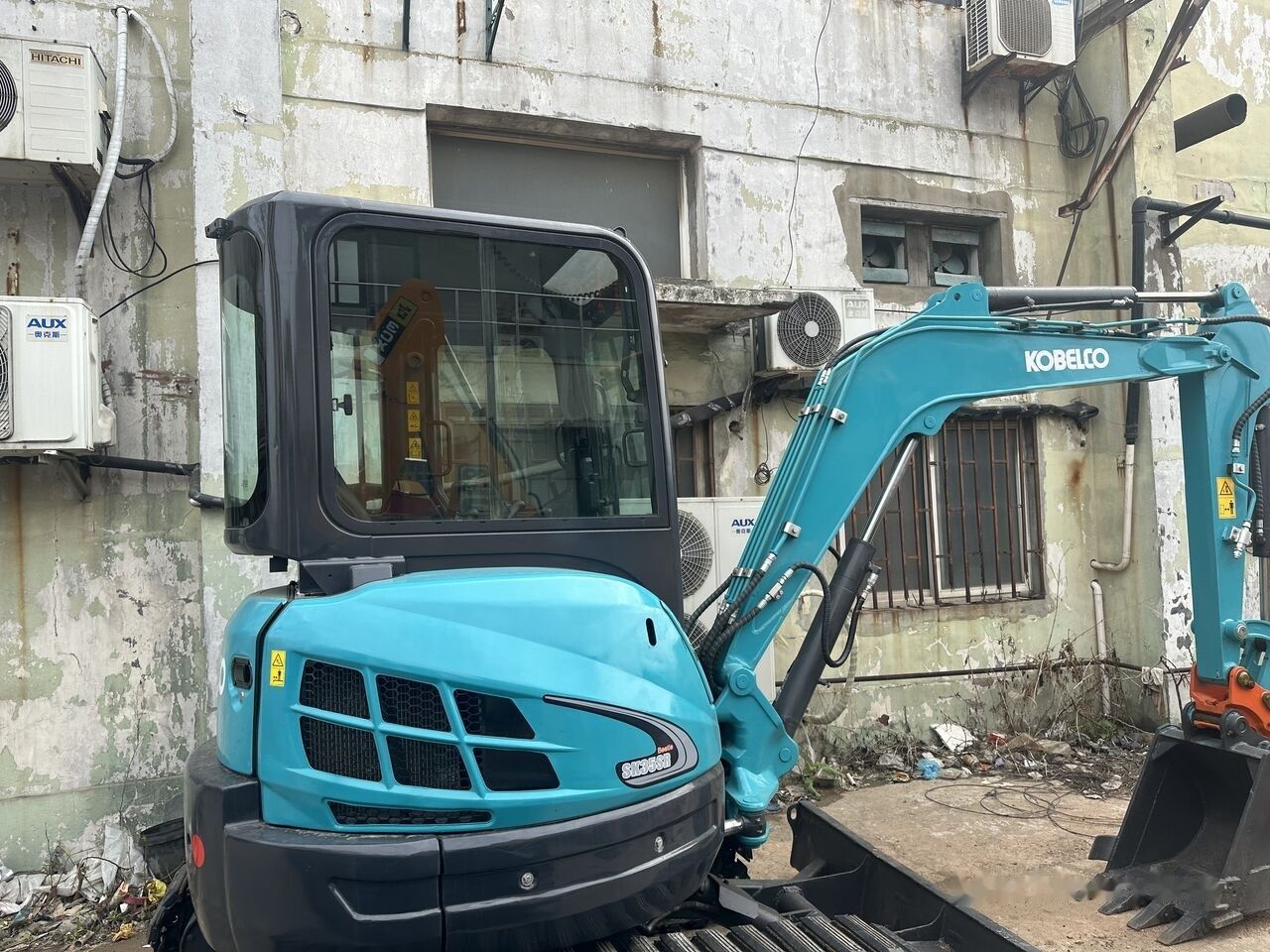 Kobelco SK35SR-5 - Ekskavator mini: gambar 2 Kobelco SK35SR-5 - Ekskavator mini: gambar 2