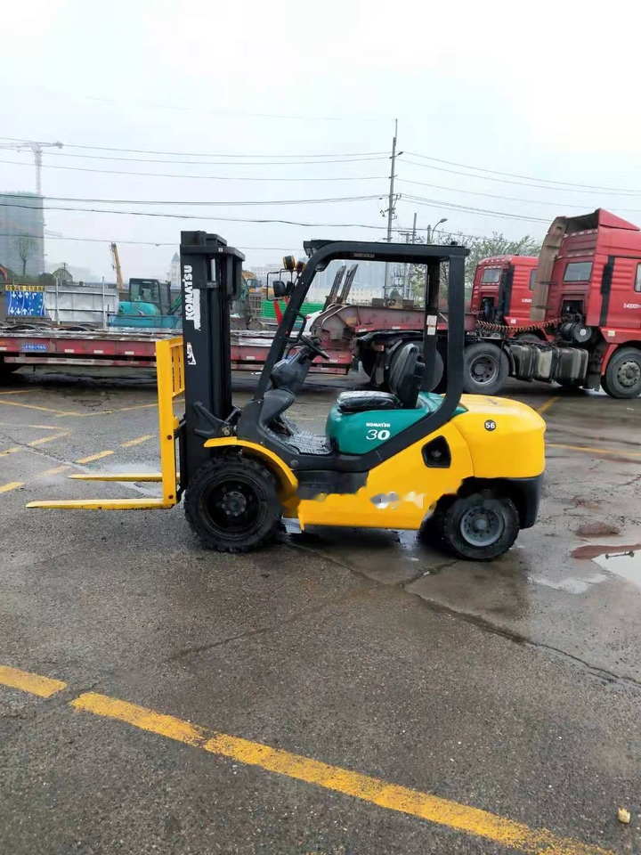 Komatsu FD30 - Forklift diesel: gambar 3 Komatsu FD30 - Forklift diesel: gambar 3