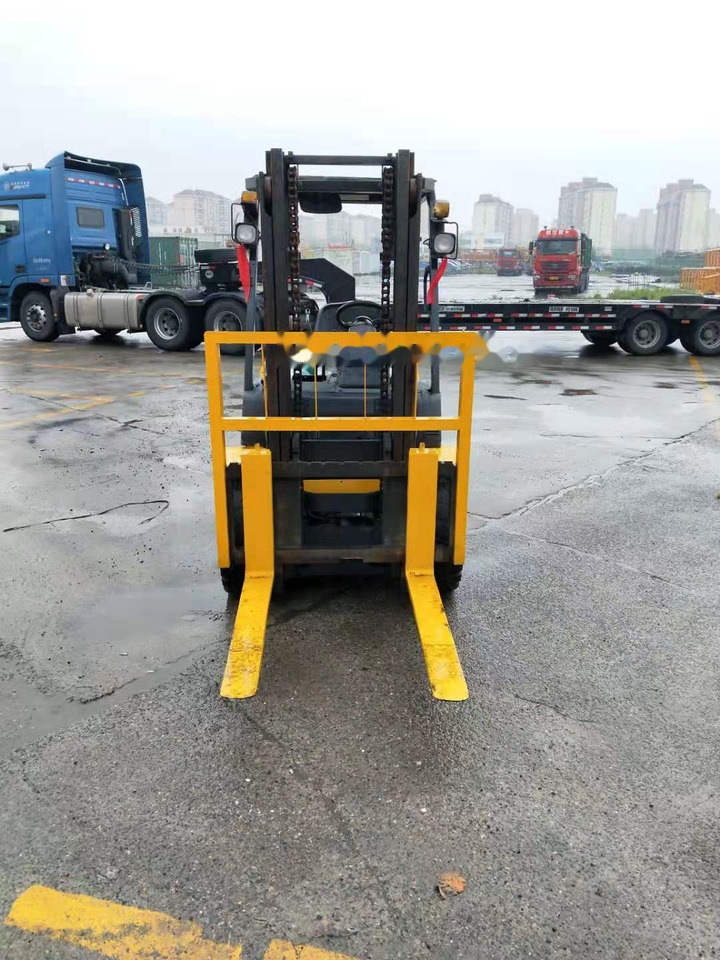 Komatsu FD30 - Forklift diesel: gambar 5 Komatsu FD30 - Forklift diesel: gambar 5