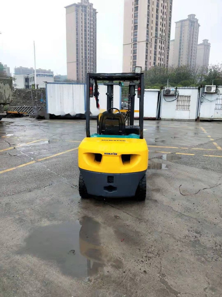 Komatsu FD30 - Forklift diesel: gambar 1 Komatsu FD30 - Forklift diesel: gambar 1