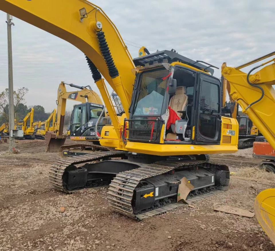 Komatsu PC200-8 - Ekskavator perayap: gambar 4 Komatsu PC200-8 - Ekskavator perayap: gambar 4