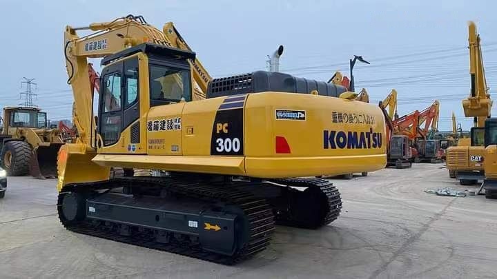 Komatsu PC300 - Ekskavator perayap: gambar 3 Komatsu PC300 - Ekskavator perayap: gambar 3