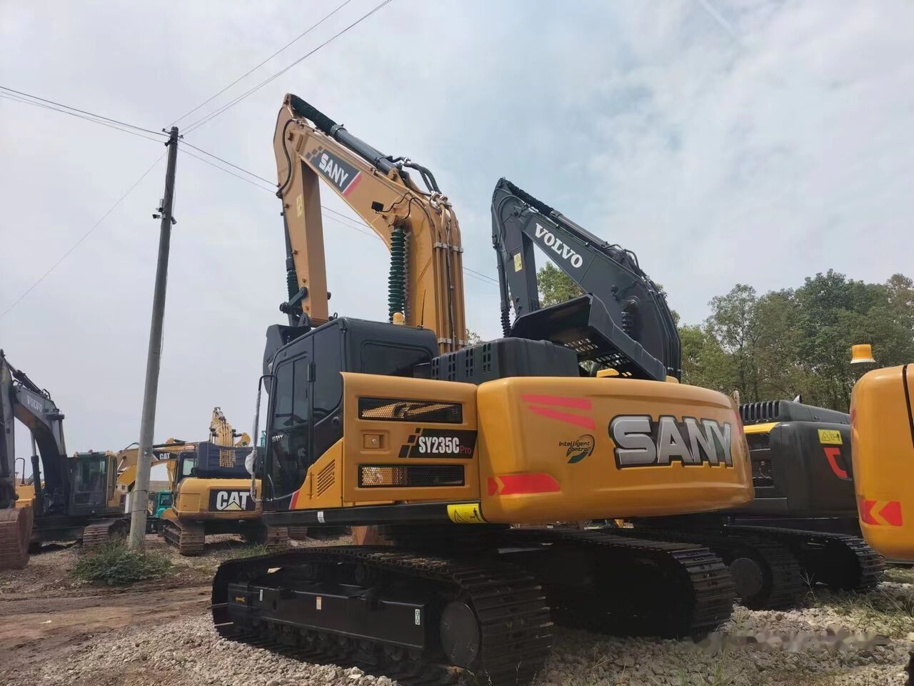 Sany SY235C - Ekskavator perayap: gambar 1 Sany SY235C - Ekskavator perayap: gambar 1