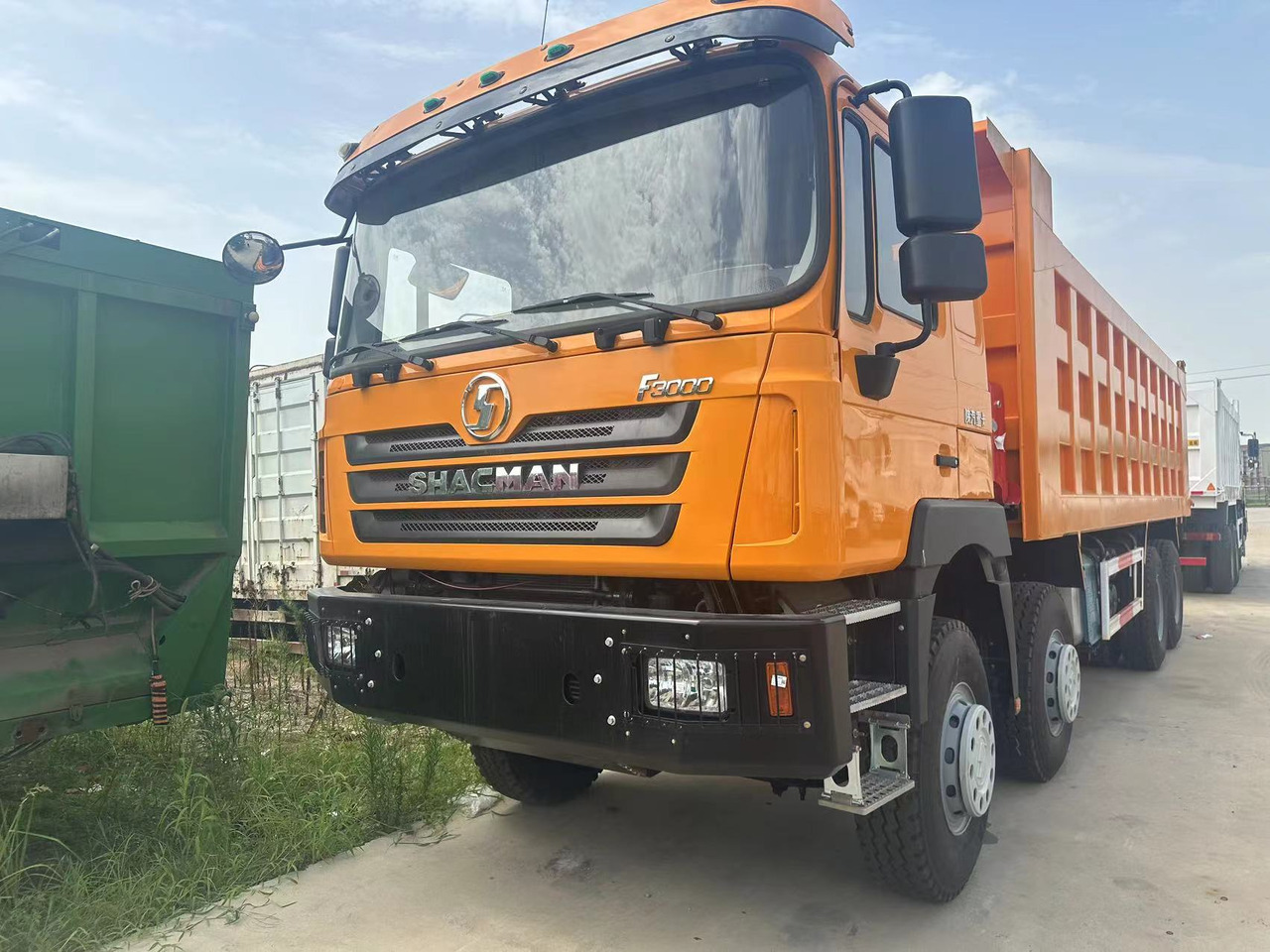 Shacman F3000 8x4 - Truk jungkit: gambar 2 Shacman F3000 8x4 - Truk jungkit: gambar 2
