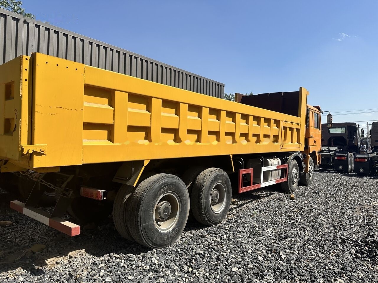 Shacman F3000 - Truk jungkit: gambar 4 Shacman F3000 - Truk jungkit: gambar 4