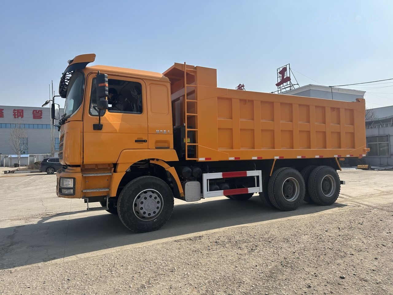 Shacman F3000 - Truk jungkit: gambar 1 Shacman F3000 - Truk jungkit: gambar 1