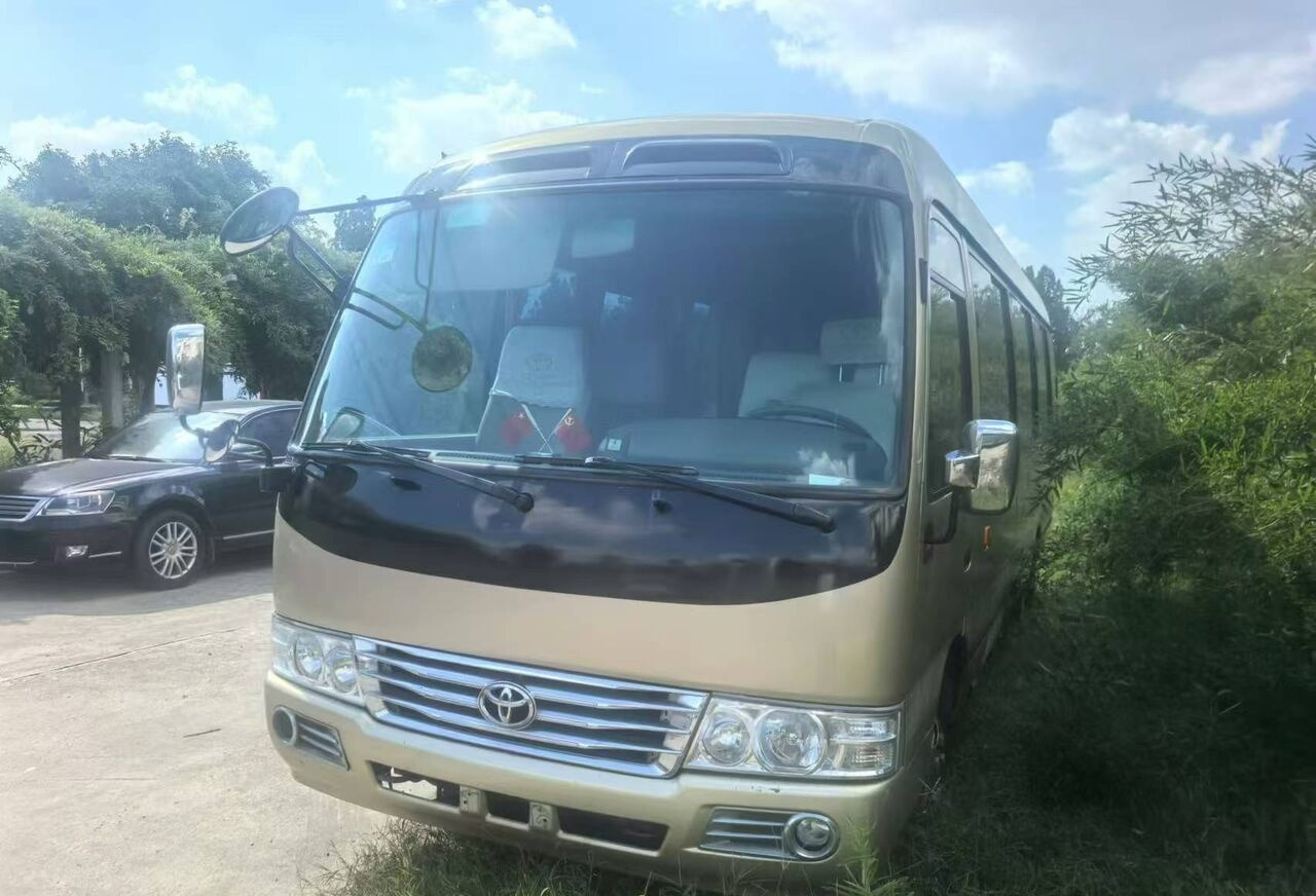 Toyota Coaster - Bus pinggiran kota: gambar 1 Toyota Coaster - Bus pinggiran kota: gambar 1