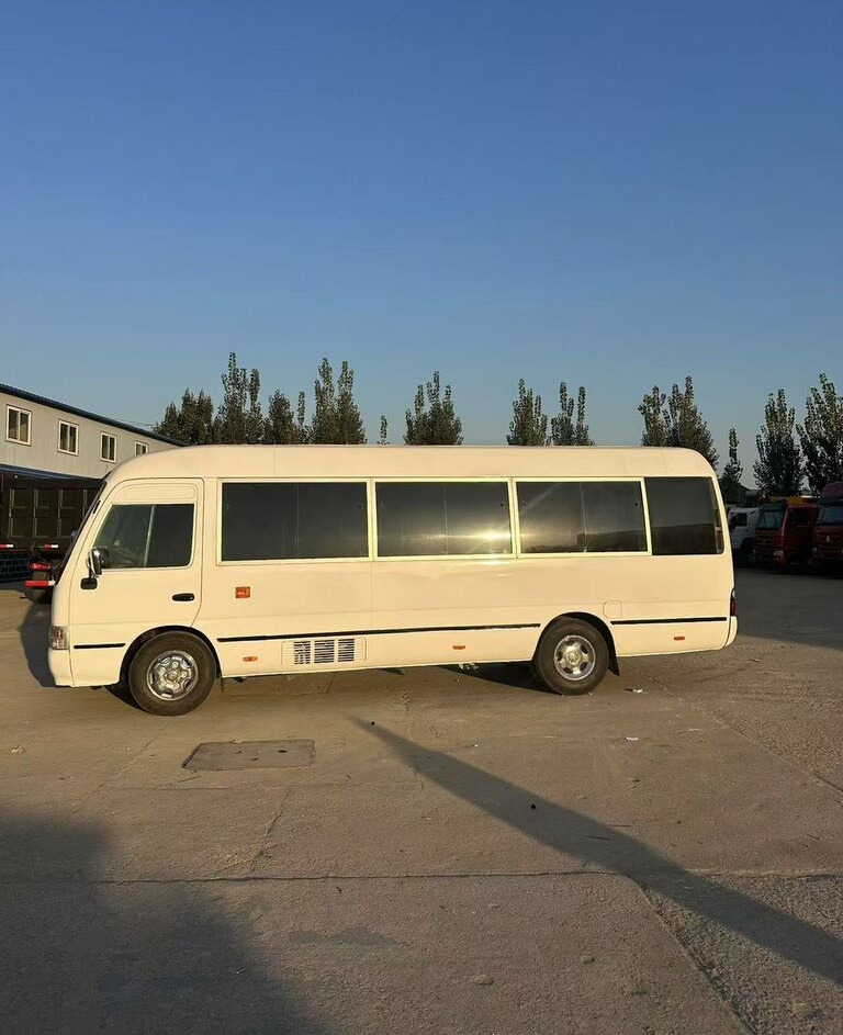 Toyota Coaster - Bus pinggiran kota: gambar 4 Toyota Coaster - Bus pinggiran kota: gambar 4