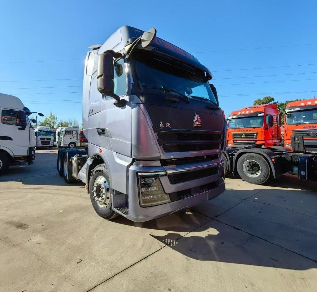 Sinotruk Howo T7H - Tractor head: gambar 2 Sinotruk Howo T7H - Tractor head: gambar 2