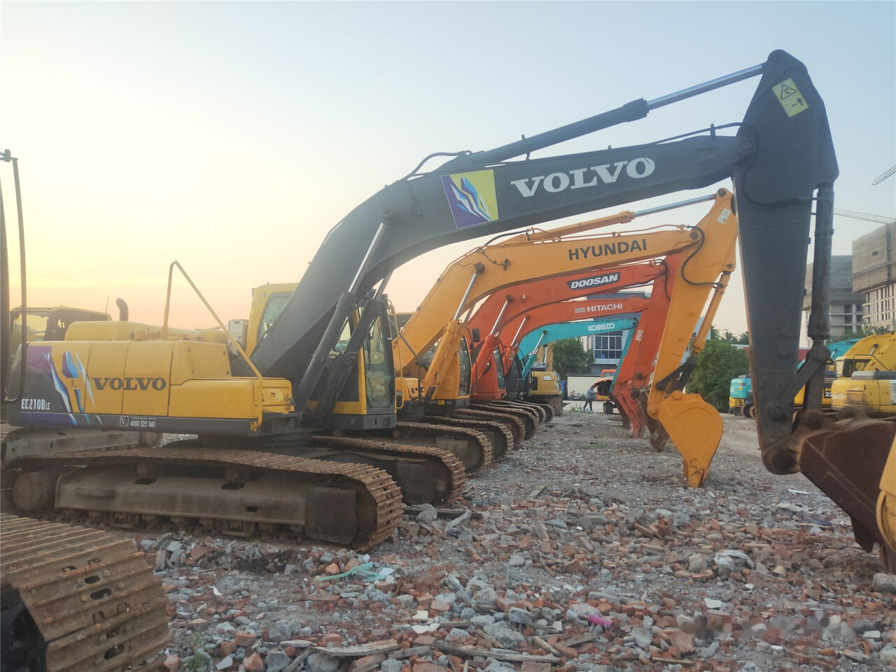 Volvo EC210BLC - Ekskavator perayap: gambar 5 Volvo EC210BLC - Ekskavator perayap: gambar 5